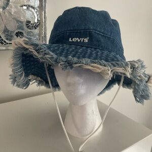 LEVI’S denim bucket hat, like new, unisex